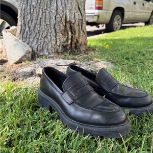 Vagabond Black Leather Penny Loafers Flats size 38
